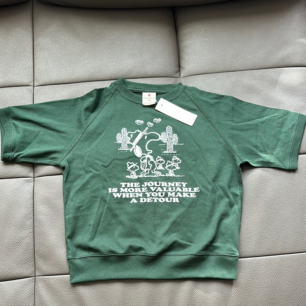 GU Peanuts Snoopy Sweatshirt